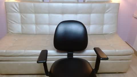 Hanna  online show from March 24, 1:39 pm