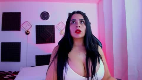 Hanna  online show from January 12, 9:00 pm