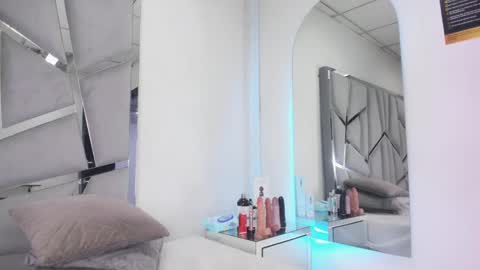 hanny_watson online show from November 11, 2:52 pm