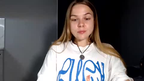 happy_fox_ online show from July 11, 9:29 pm
