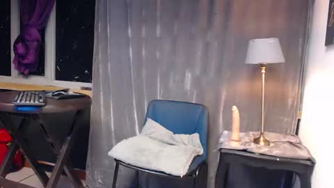 layla online show from June 26, 5:35 am