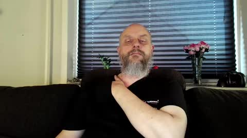 MrLazy online show from April 16, 5:46 pm