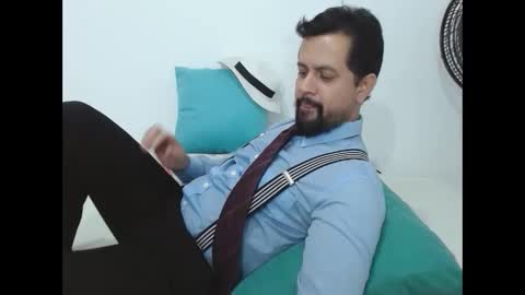 Snapshot of harry_goldenmillerx10fun chatting on December 10, 8:16 pm Harry online show from December 10, 8:16 pm
