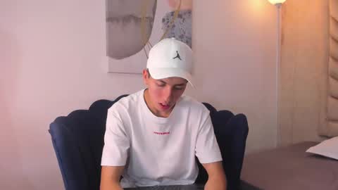 Snapshot of harry_klein chatting on September 21, 5:28 pm H K online show from September 21, 5:28 pm