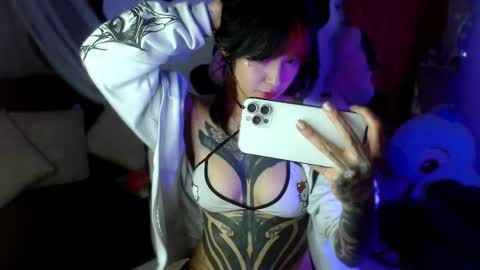 Im Emily and I could be the love of your life    online show from October 18, 4:49 am