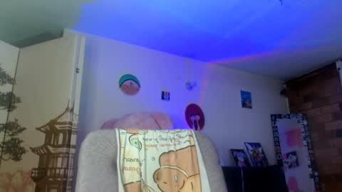 Im Emily and I could be the love of your life    online show from April 5, 3:14 am