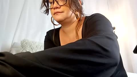 leila online show from June 29, 10:12 am