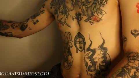 Snapshot of hatsumotokyoto chatting on March 8, 10:56 pm More content 2 online show from March 8, 10:56 pm