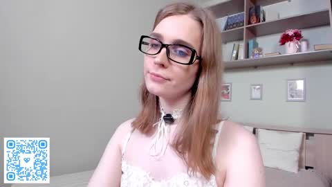 Mia online show from May 30, 3:54 pm