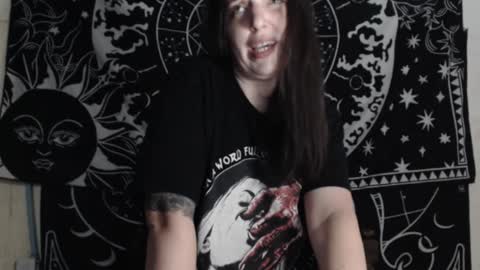 Hayle Woods online show from December 31, 3:23 am