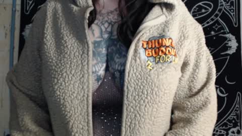 Hayle Woods online show from December 5, 3:20 am