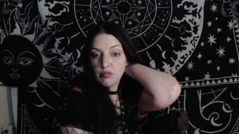 Hayle Woods online show from December 6, 2:29 am