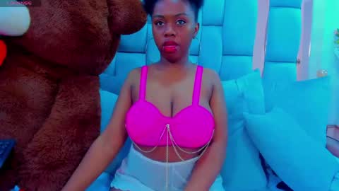 hazel_lanee online show from April 19, 5:08 am
