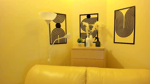 heavenmoth online show from December 22, 12:34 pm