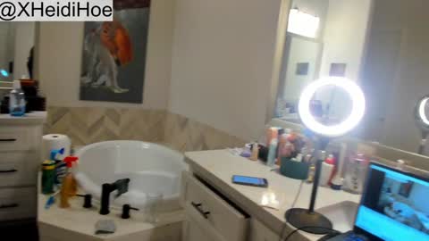 Manyvids    online show from November 5, 7:38 pm