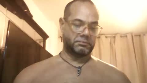 Snapshot of heistt chatting on October 25, 12:44 am Heist Stein online show from October 25, 12:44 am