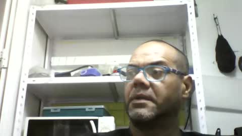 Snapshot of heistt chatting on October 16, 5:18 am Heist Stein online show from October 16, 5:18 am