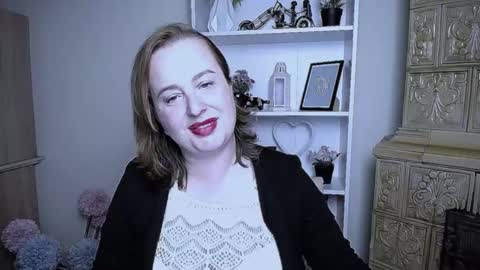 Snapshot of helenbrais chatting on October 11, 7:02 am Helen online show from October 11, 7:02 am