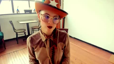 Snapshot of heliconiavannucci chatting on November 1, 6:51 pm Heliconia online show from November 1, 6:51 pm