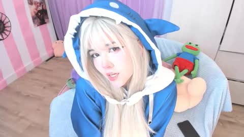 Laura online show from November 30, 3:24 am