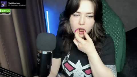 Red online show from June 4, 8:59 pm