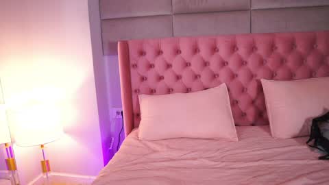 hellenroyy online show from March 31, 4:24 am