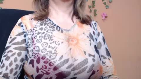 Snapshot of hellensextits chatting on December 21, 8:07 am hellen online show from December 21, 8:07 am
