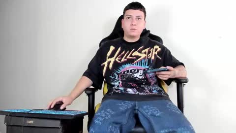 Star and Andy online show from November 24, 6:28 pm