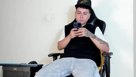 Star and Andy online show from November 16, 8:49 am