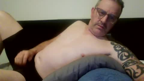 hempie1973 online show from July 2, 12:32 pm