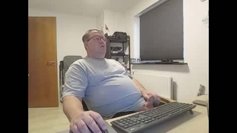 henrikrp1971 online show from December 22, 1:40 pm