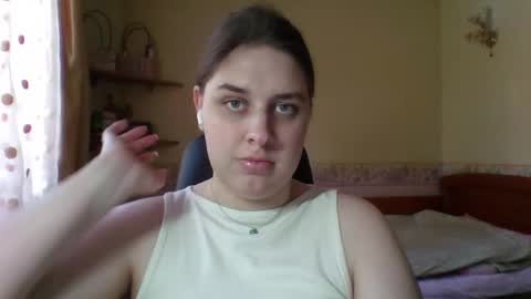 hess_luna_ online show from May 5, 9:04 am