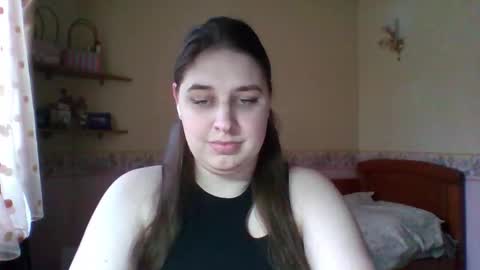 hess_luna_ online show from February 25, 10:08 am