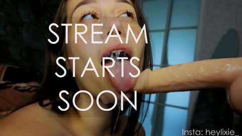 Snapshot of heylixie_ chatting on October 2, 12:31 am Li online show from October 2, 12:31 am