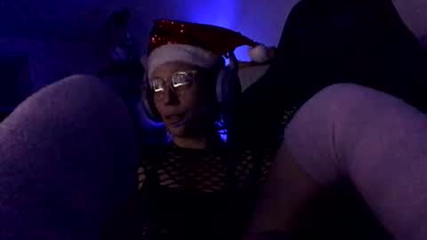 FlexieFae online show from December 23, 8:22 am