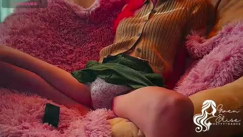 Gwen Elise online show from October 31, 4:51 pm