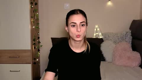 Ana online show from December 15, 8:16 pm