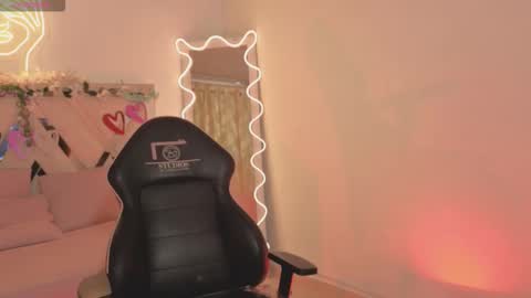 HINNA online show from December 2, 3:05 am