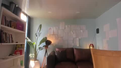 Hinnata online show from November 22, 6:06 pm