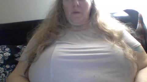 hippysnewhere online show from July 10, 8:52 am