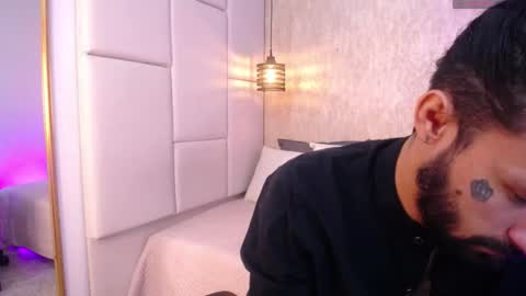 Hisoka online show from February 25, 7:50 pm