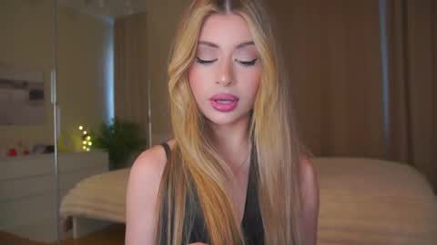 Moni Monica online show from March 25, 8:10 am