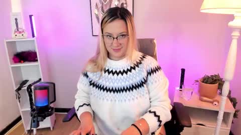 Hollie online show from March 26, 12:21 pm