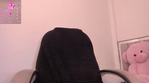 holly_16 online show from January 12, 9:44 pm