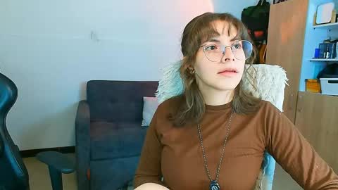 Holly and Honey online show from April 13, 10:14 pm