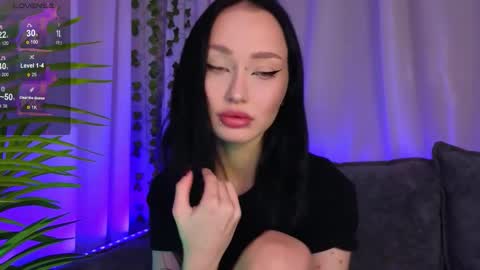 Snapshot of holly_berryy_ chatting on October 12, 2:15 am holly_berryy_ online show from October 12, 2:15 am