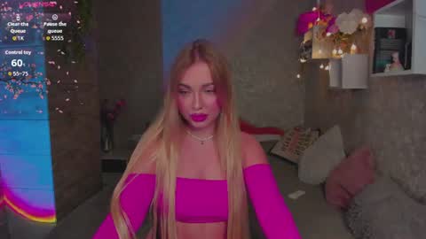 holly_molly8 online show from August 2, 6:20 pm
