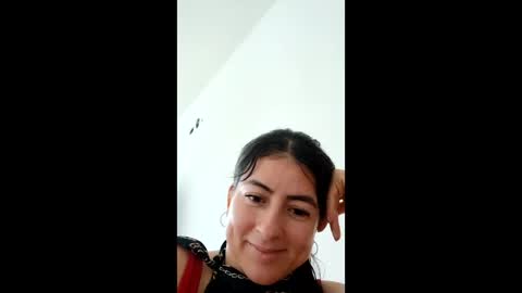 holly    online show from May 31, 6:42 pm