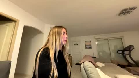 hollyandelon online show from April 25, 8:17 pm