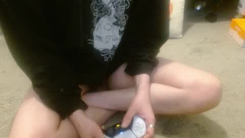 Holly Hawkes online show from April 17, 12:24 am